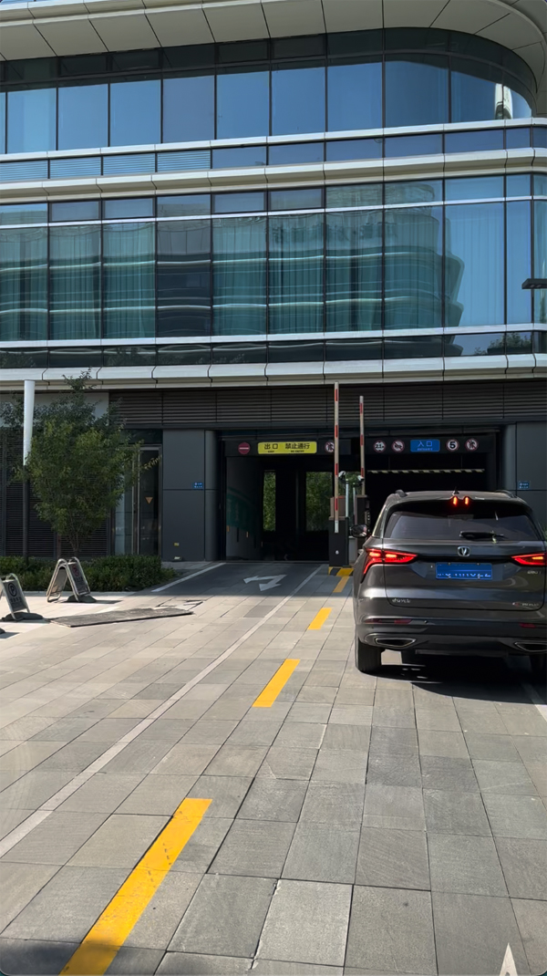大興機(jī)場(chǎng)停車到底選哪家？文鋒全流程服務(wù)更靠譜